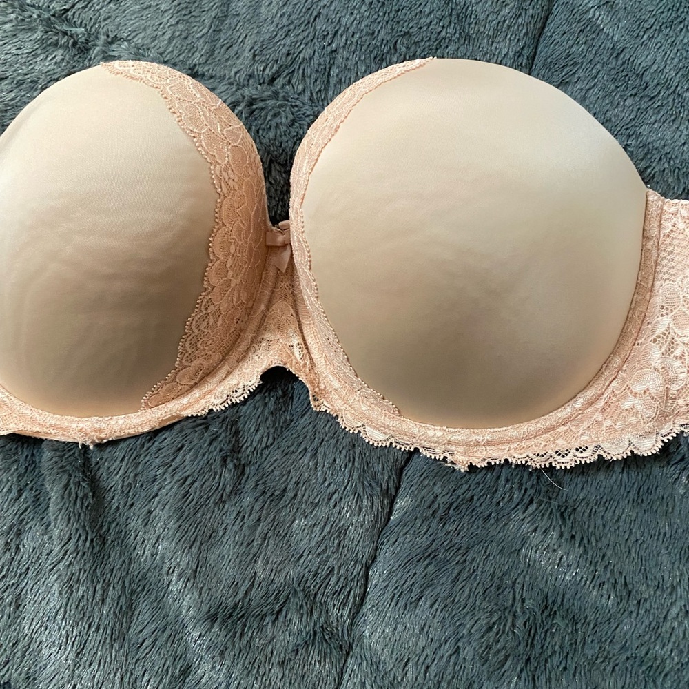Victoria’s Secret strapless bra